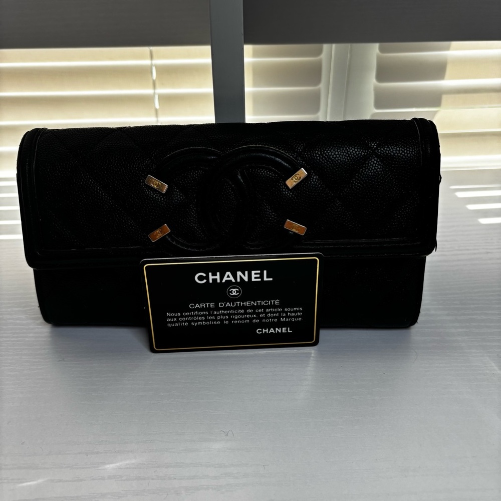 CHANEL Black Caviar Filigree Wallet - Picture 3 of 13